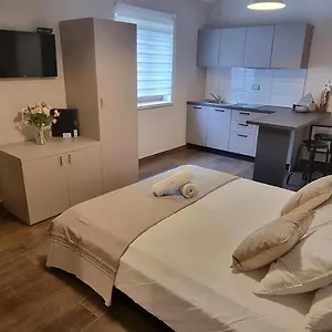 https://studio-app-aqua.in-istria.net